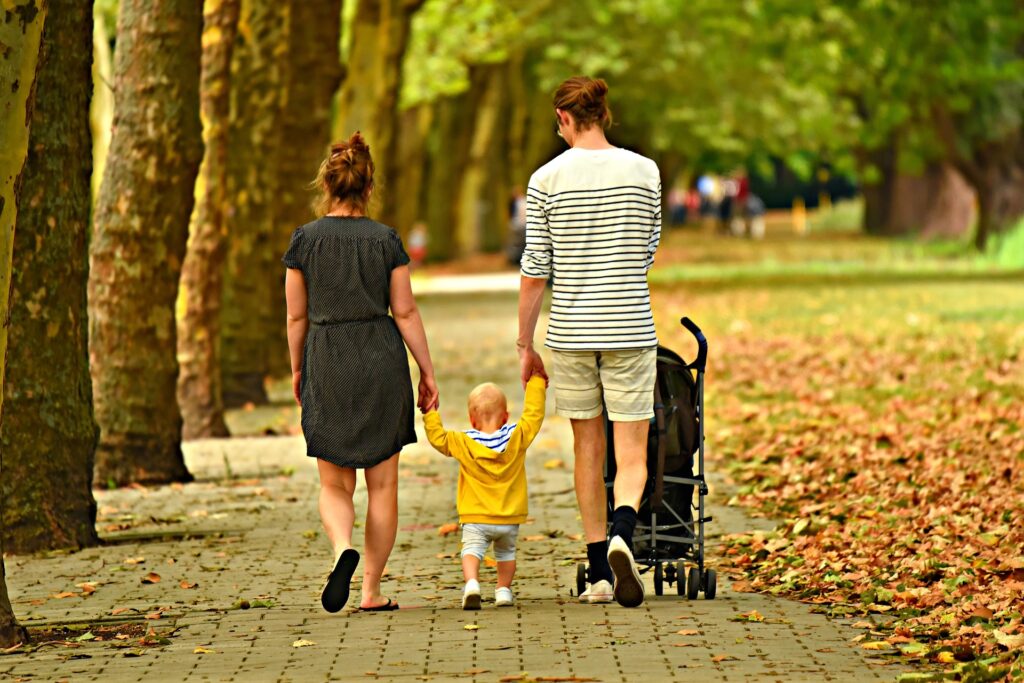 Famille en promenade